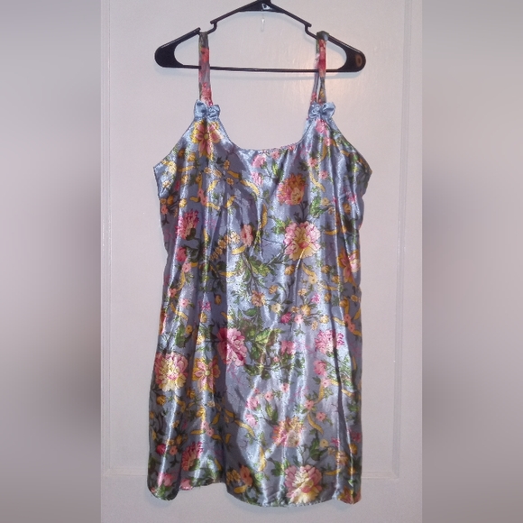 Vintage Night gown - Picture 3 of 6